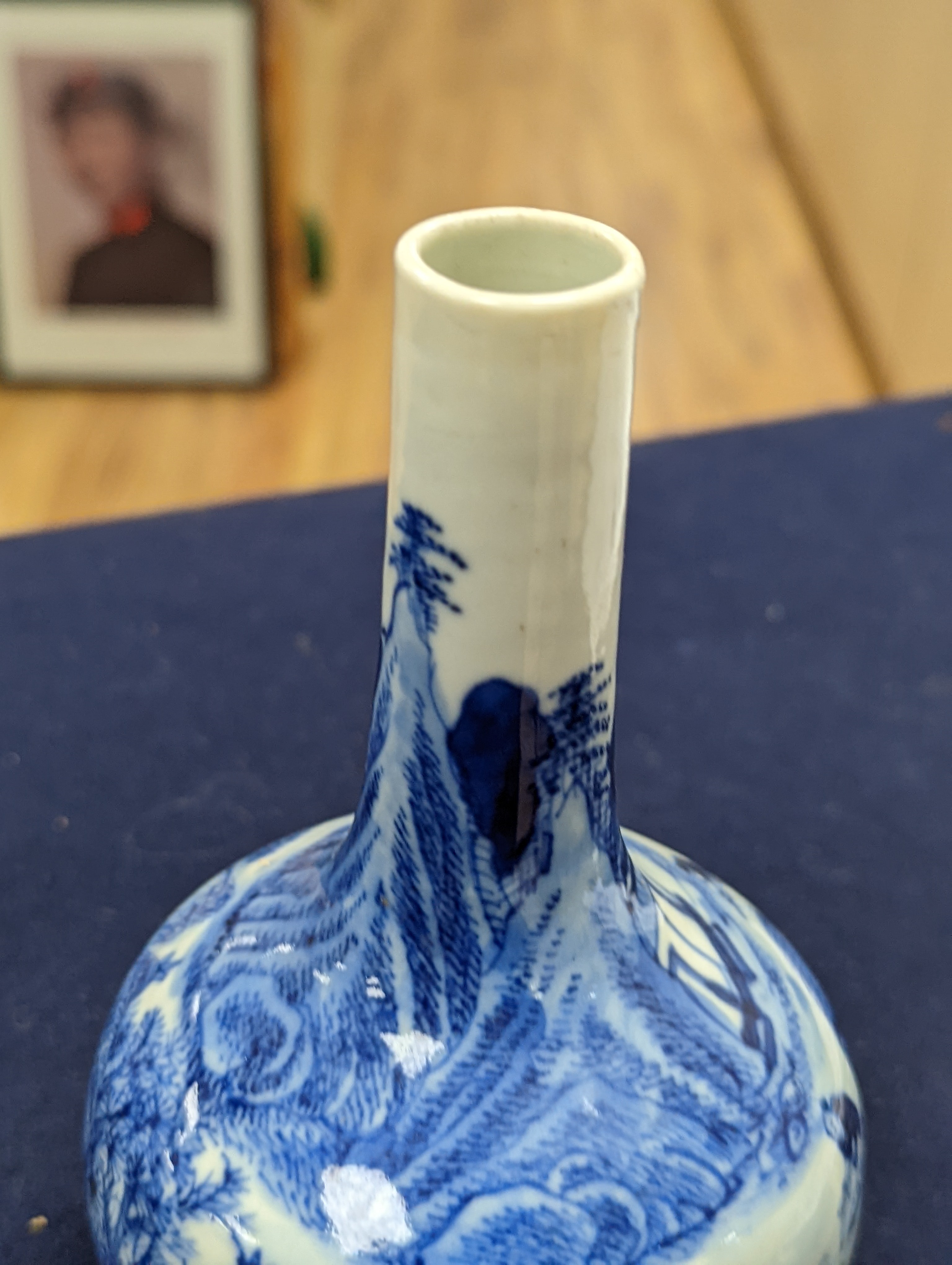 Chinese blue and white bottle vase 16cm